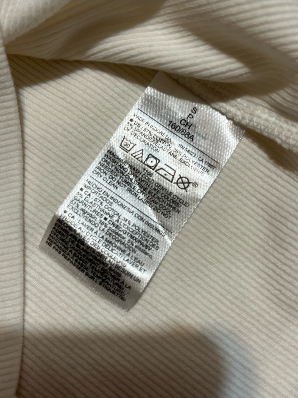 Old Navy Cream Ruffle-Trim V-Neck Tank - Picture 6 of 7